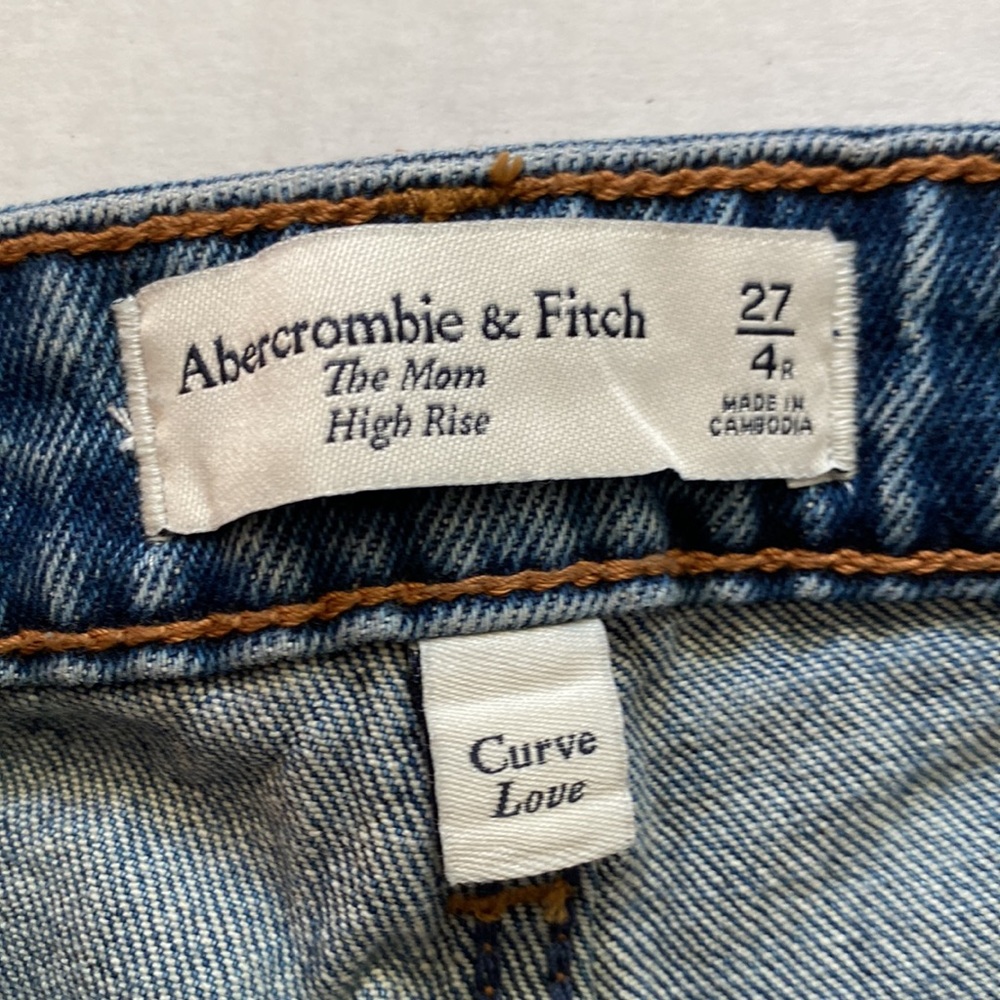 Abercrombie & Fitch Curve Love High Rise Mom Jeans - Picture 2 of 6